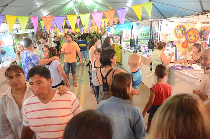 Fomentan el “compre local” en las  peñas y propuestas para enamorados