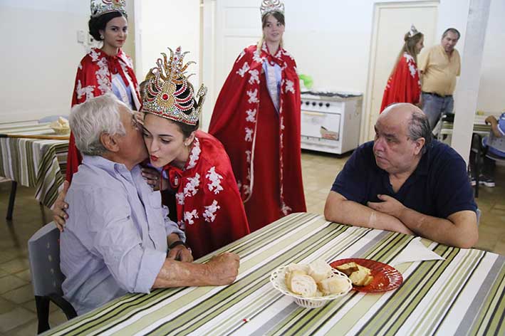 Las soberanas en el Hogar de Ancianos