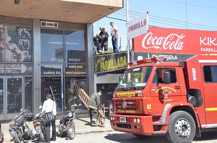 Fuego en un comedor y dos baldíos