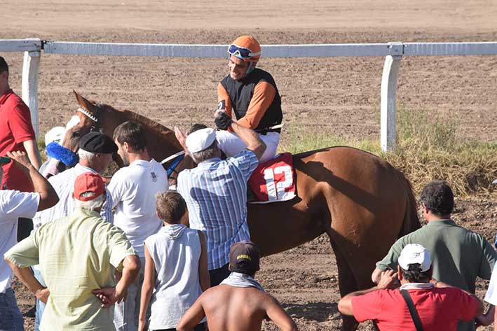 Drama y Luz ganó en  la carrera principal