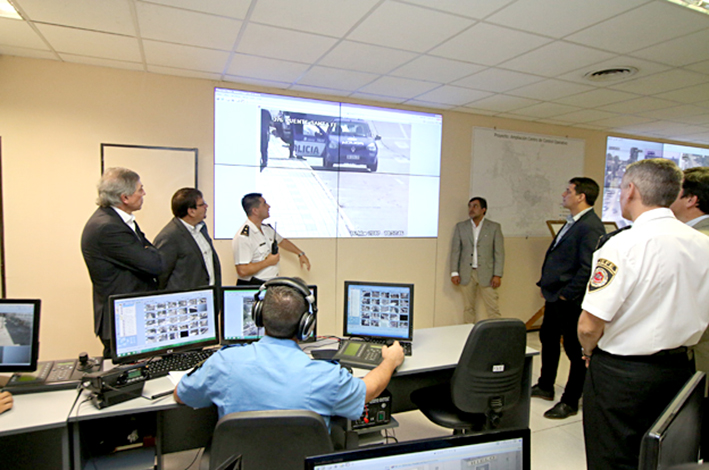 El municipio recibió ocho cámaras de seguridad y un centro de monitoreo