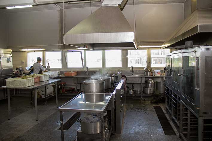Reabrió la cocina del comedor de la UNVM y elabora mil viandas diarias