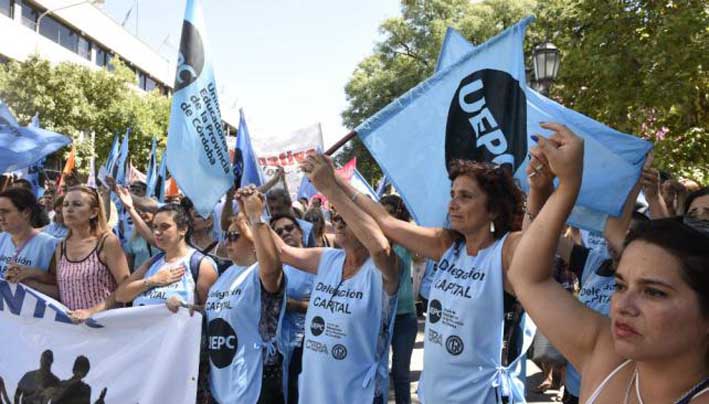 Docentes insisten en que no habrá diálogo si persisten los descuentos