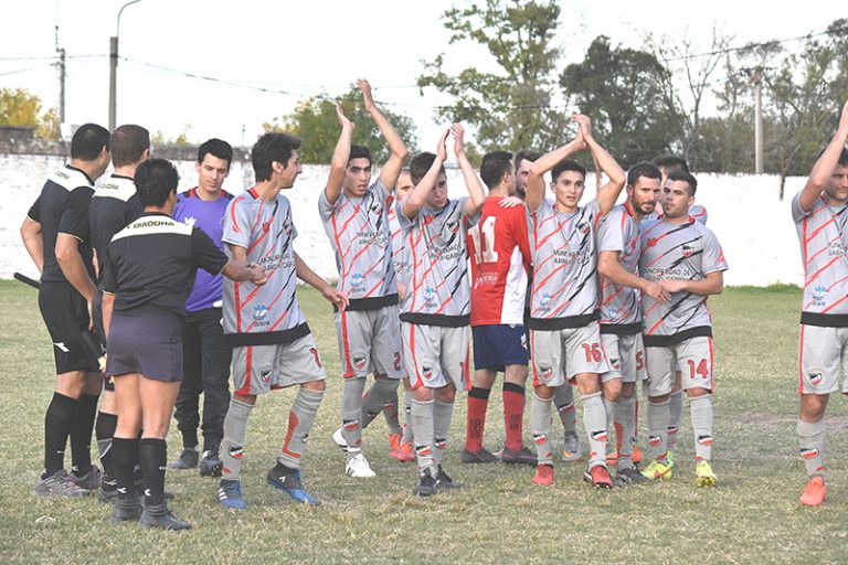 Todo el color del fútbol local