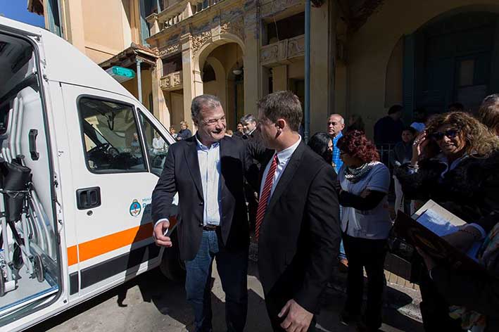 Una ambulancia para el Hospital