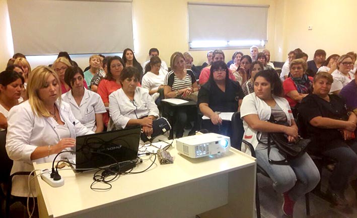 Medio centenar de trabajadores de la salud asistió a la formación sobre inmunización