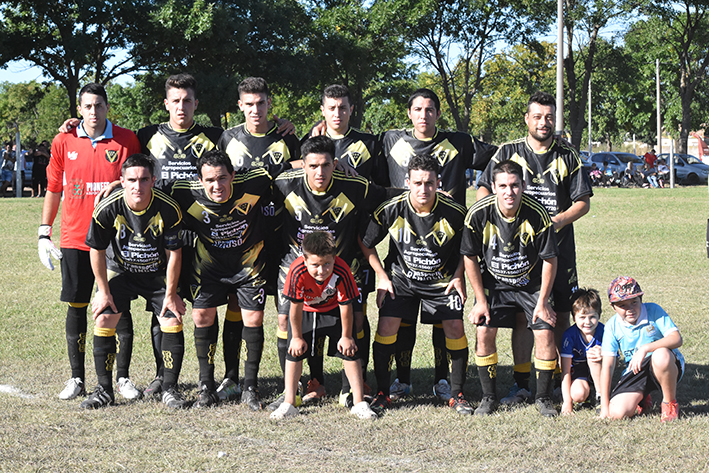 Los líderes ponen en juego la punta en una noche de fútbol
