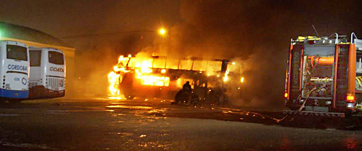 Fuego en la playa del taller de la empresa Coata Córdoba