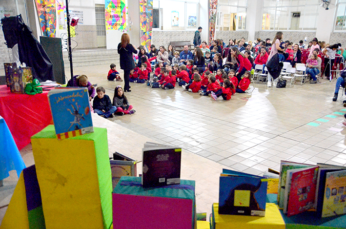 Mucho interés de la niñez por los libros