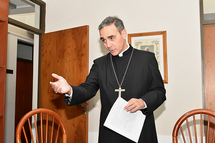 El obispo consideró «hiriente» al déficit habitacional en el país