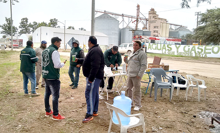 La empresa Lorenzati denunció a los camioneros acampantes