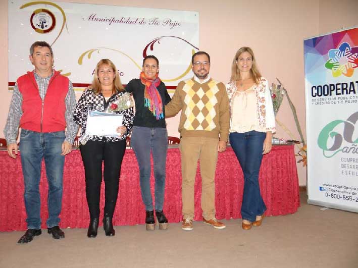Entregaron certificados del taller de Oratoria Entregaron certificados del taller de Oratoria