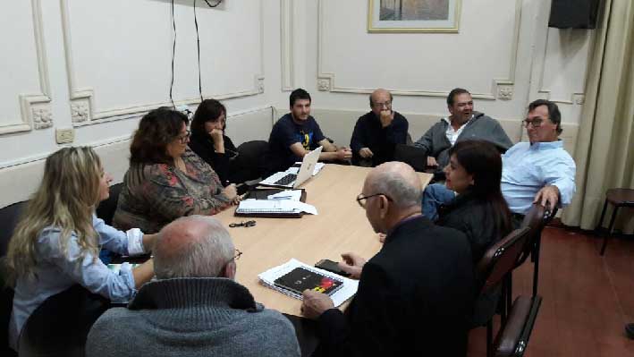 La oposición recibió a la Asamblea