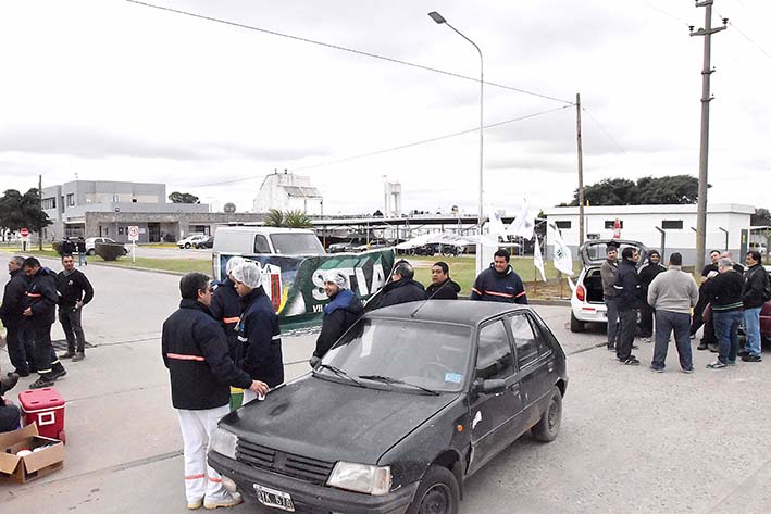 Protesta gremial frente a Nestlé