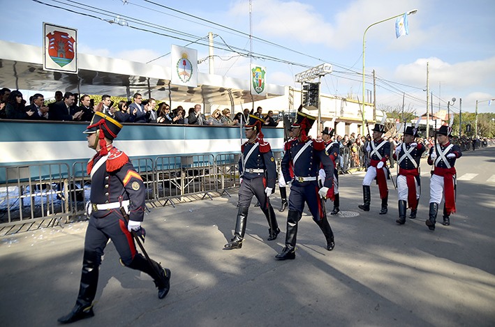 Excombatientes abrirán el desfile que tendrá un centenar de formaciones