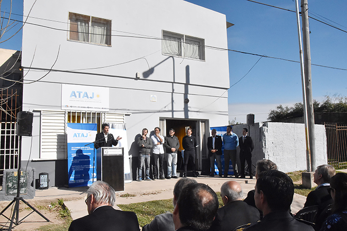 “Queremos no ser aduana”, dijo el cura Luna al abrir una ATAJO