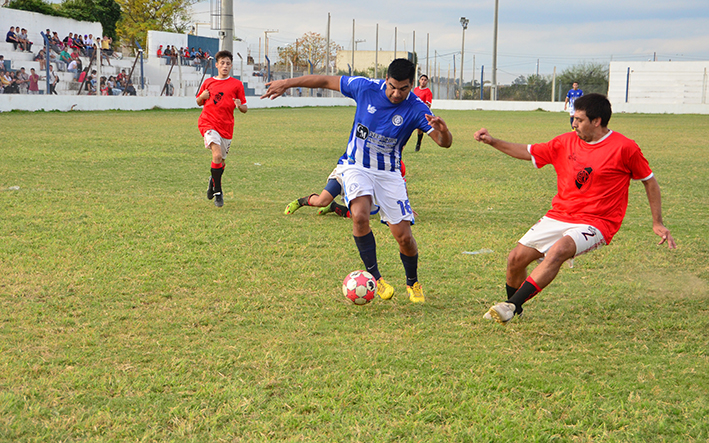 El bicampeón viene asomando