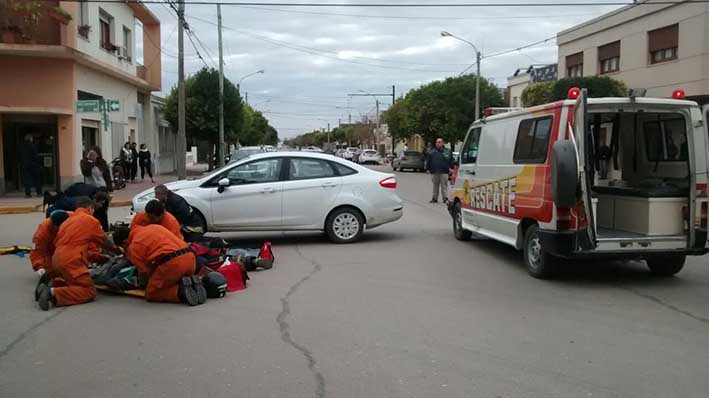 Un ciclista y tres conductores de motos, heridos en poco más de seis horas y media