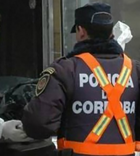 Una policía fue detenida por supuesta estafa a un banco