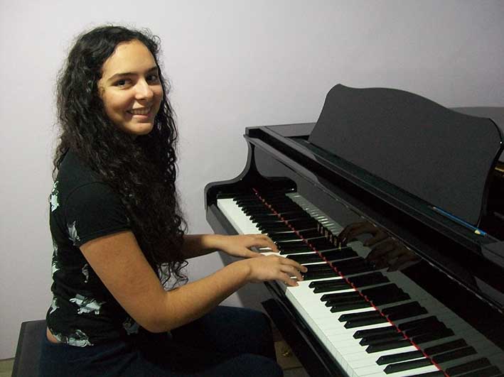 Joven pianista local es becada por segunda vez