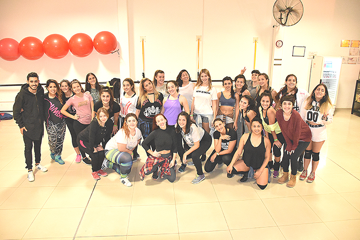 Cerca de 60 asistentes participan de los talleres del primer Holidays Dance