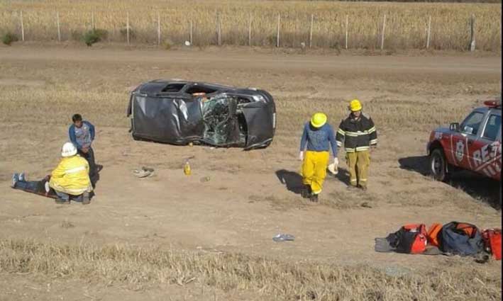 Una mujer con graves lesiones en Villa María y espectacular vuelco cerca de Berrotarán