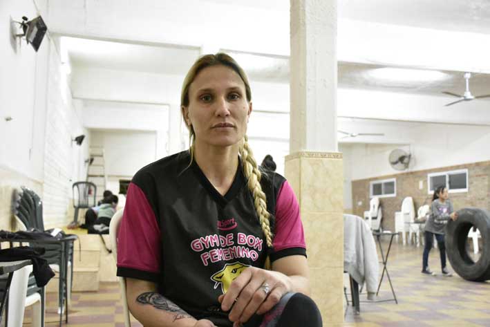 Una mujer denunció que su pareja la agredió e intentó ahorcarla