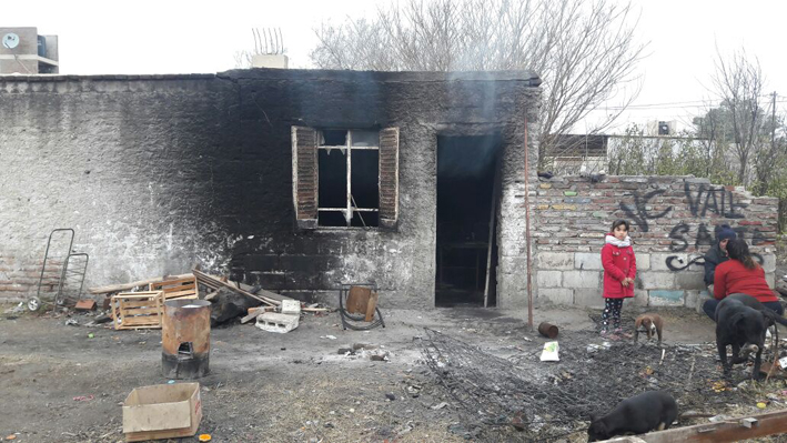 Incendios en la habitación de una clínica y en una vivienda precaria