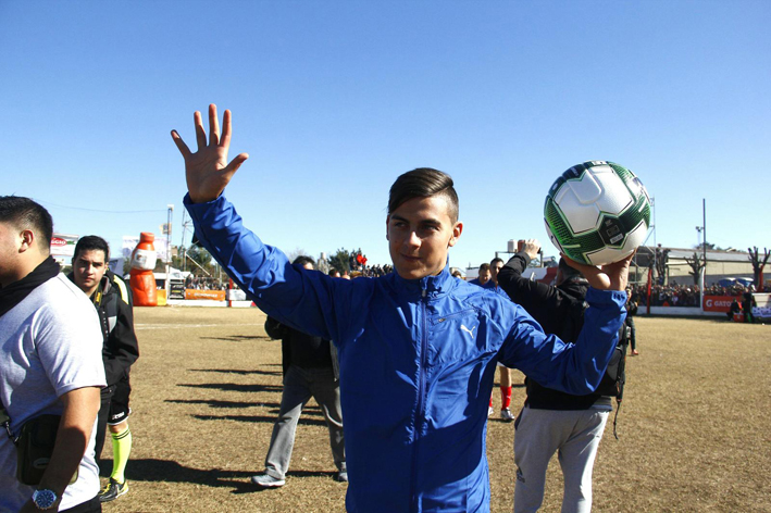 Dybala movilizó a miles de lagunenses