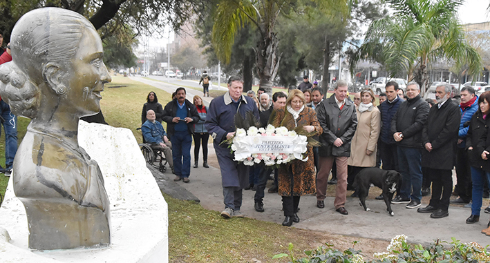 Con críticas al Gobierno nacional, rindieron un homenaje a Evita