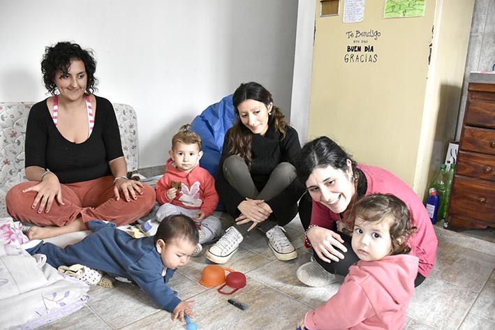 Madres promueven una crianza basada en el respeto al niño