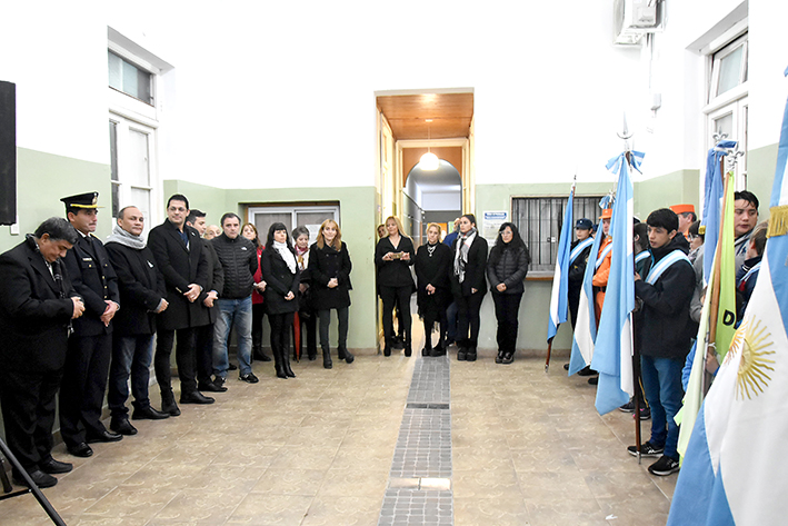 Con ofrendas, zamba y poesía celebraron la Independencia