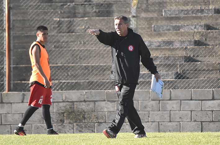 Mattea confirmó a los mismos nombres para visitar a Racing