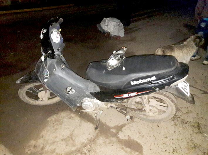 Joven sufrió fracturas por caer de su moto