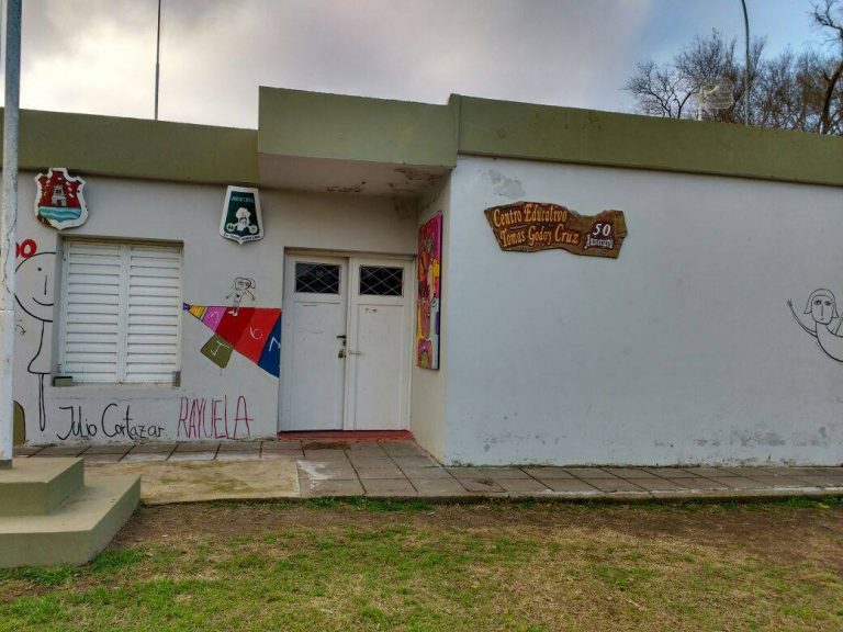 Las Iguanas intentan ayudar a familias de una escuela rural