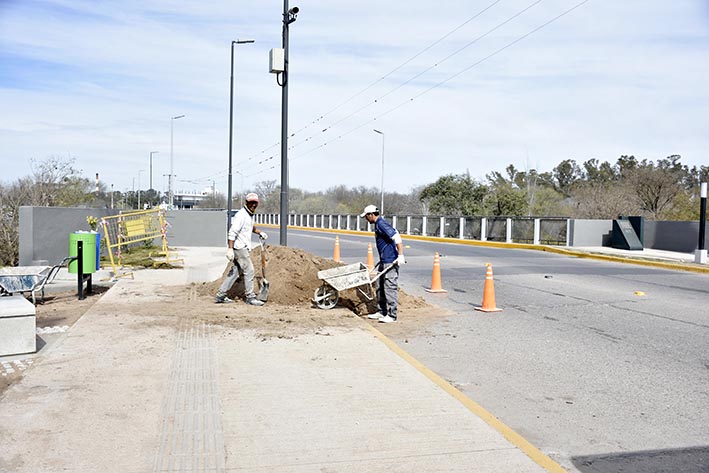 Se inaugura la explanada que lleva el nombre de Horacio Cabezas