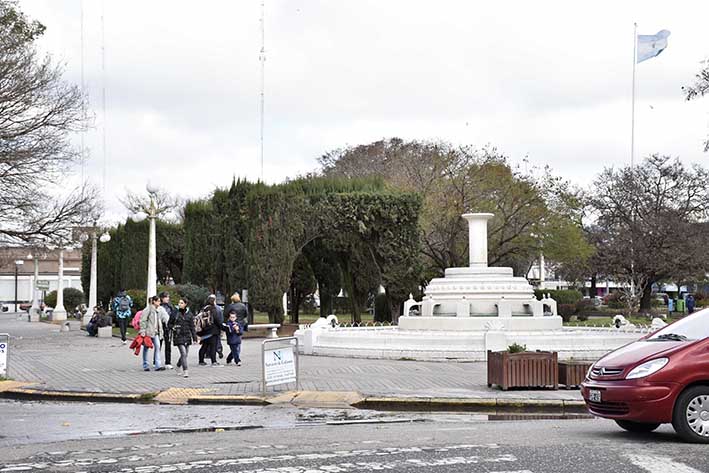 Remodelarán la plaza Centenario buscando conservar su espíritu