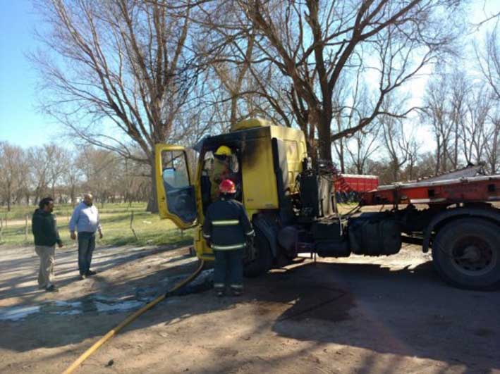 Dos camiones en llamas en Devoto y General Cabrera