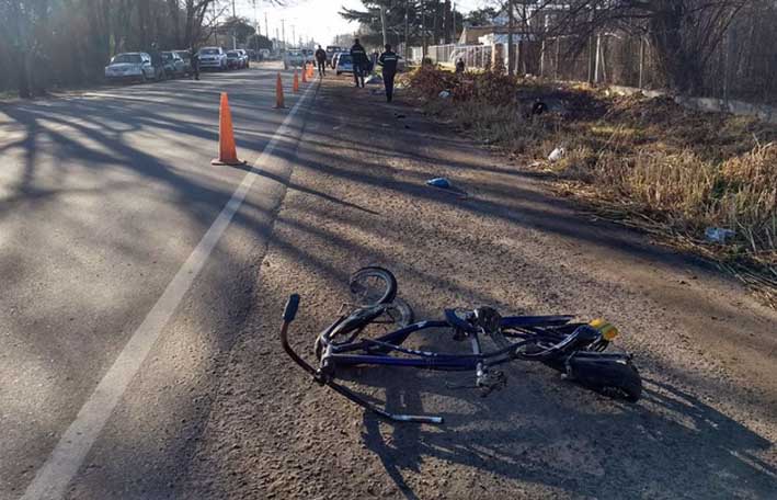 Murió un ciclista arrollado por un transporte escolar