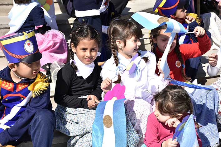 Los niños y niñas fueron protagonistas en el homenaje al General San Martín