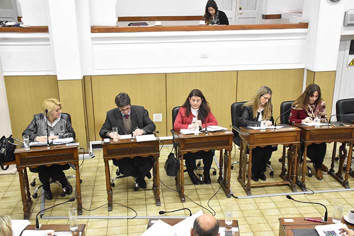 En el recinto, Navarro subrayó que toda la ciudad cuenta con agua y cloacas