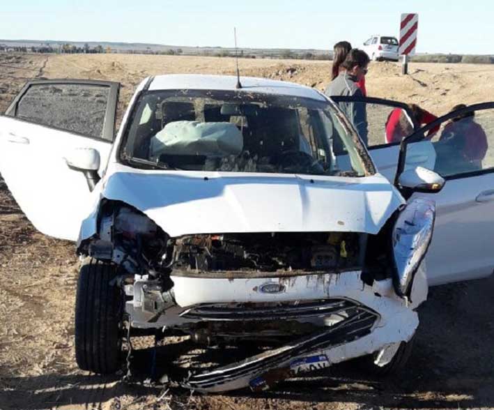 Vuelco en la autopista, despiste en la autovía y una grúa embistió a un toro