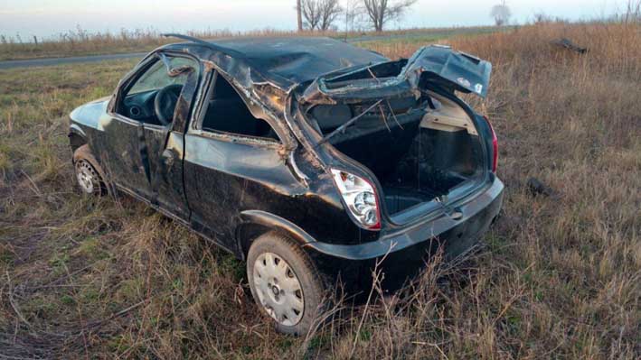 Vuelcos en La Playosa y Silvio Pellico y un motociclista muerto en Balnearia