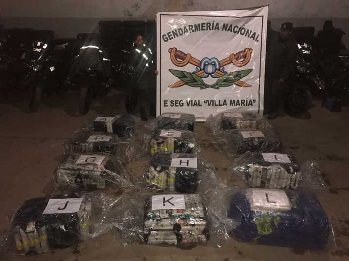 Secuestraron 264 kilos de hojas de coca ocultas en un camión con maíz