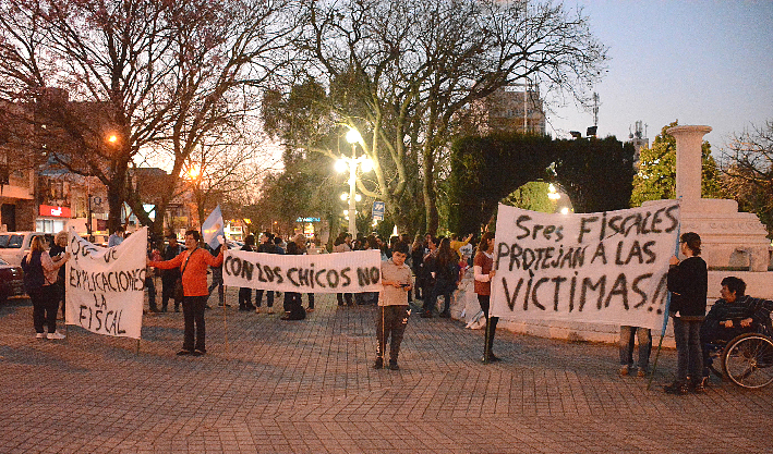 Antorchas para “iluminar a la Justicia”