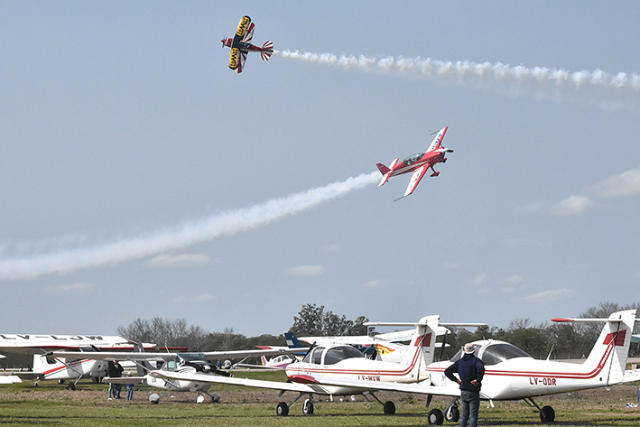 El espectáculo aéreo resultó grandioso y multitudinario