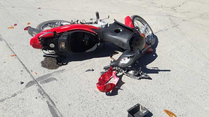 Dos motociclistas con graves y múltiples traumatismos