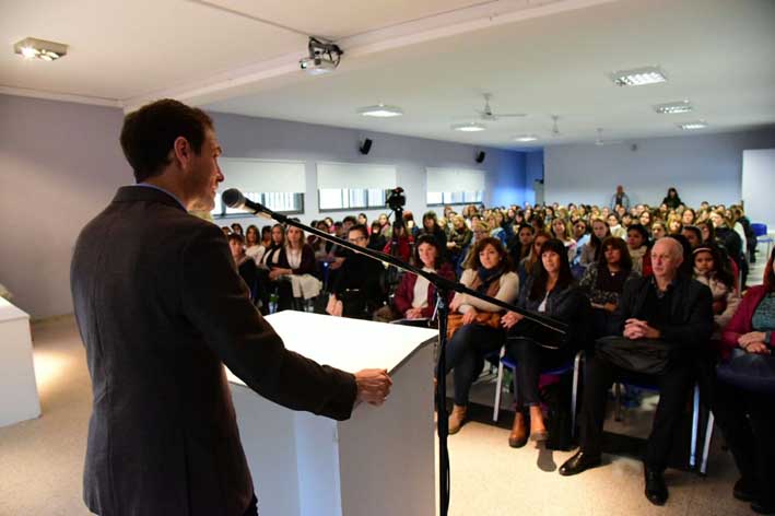 Debaten sobre los retos de la educación para los más pequeños