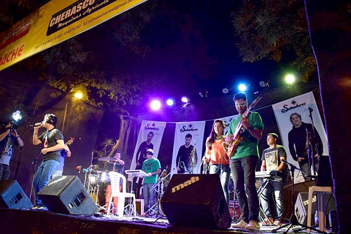 La Dirección de Juventud debuta con un festival musical junto al río