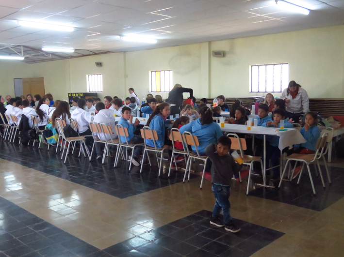 El Bibliomóvil fue a la escuela El Bibliomóvil fue a la escuela